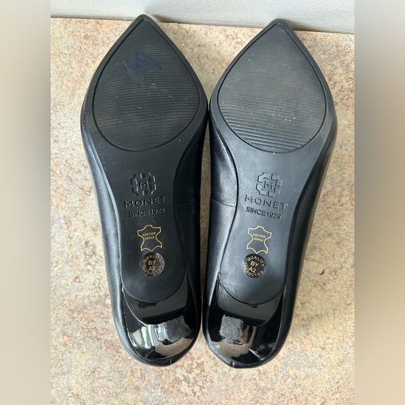 Monet Designed in Italy Black Leather Pumps in like new condition size 6 - Picture 6 of 7